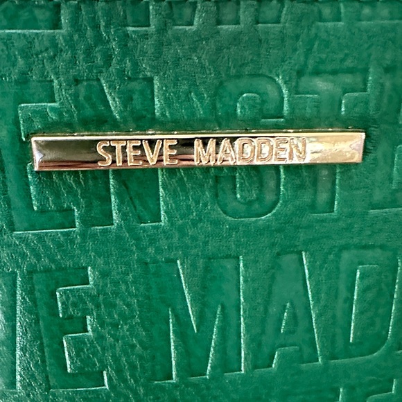 Steve Madden Green Embossed Logo Crossbody with Gold Chain - Picture 5 of 8